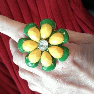 Floral statement ring in yellow and green with stretchy adjustable band